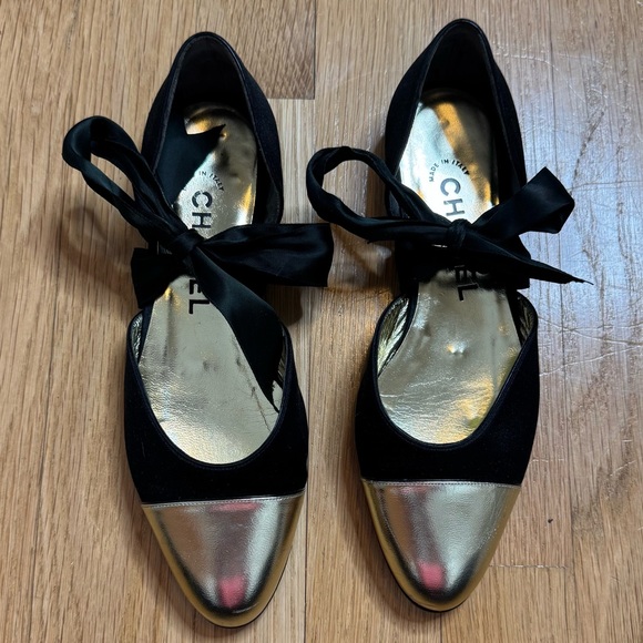 Chanel Black and Gold Ballerina Flats - Picture 3 of 10
